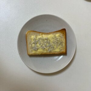 じゃこマヨチーズトースト